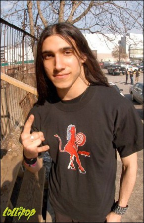 Danilo shows the devil horns and SheDevil ass | Photo by Carina Mastrocola