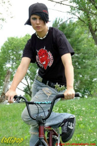 Flow | Dirtbike Devil | Photos by Lew Vividere