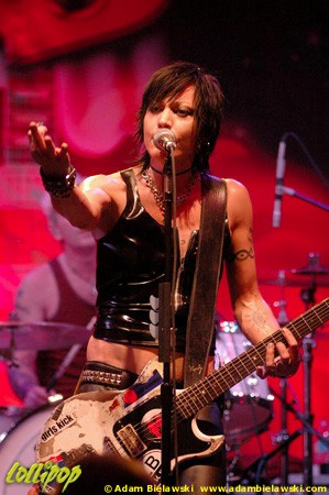 Joan Jett - Gibson Guitar Booth Computer Electronic Show Las Vegas, NV January 2007 | Photos by Adam Bielawski