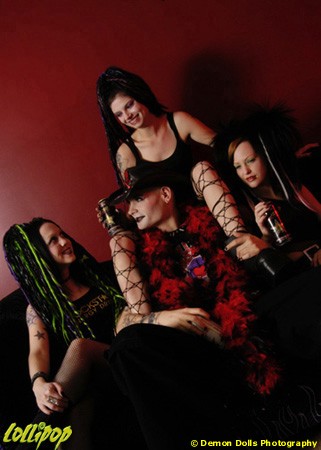 Lounge Like A Rockstar | Photos by Demon Dolls Photography