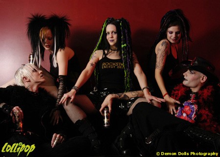 Lounge Like A Rockstar | Photos by Demon Dolls Photography