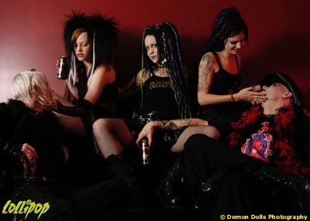 Lounge Like A Rockstar | Photos by Demon Dolls Photography
