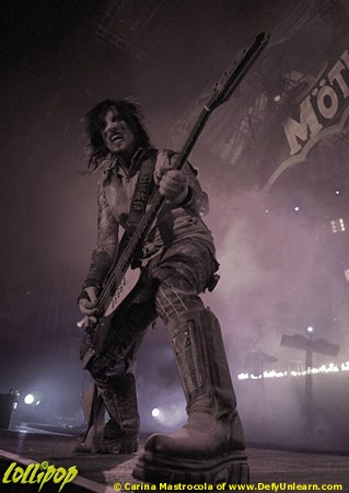 Mötley Crüe - Verizon Wireless Arena Manchester, NH August 2005 | Photos by Carina Mastrocola