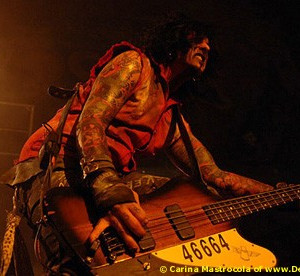 Mötley Crüe - Verizon Wireless Arena Manchester, NH August 2005 | Photos by Carina Mastrocola