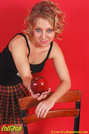 Natalie | An Apple For The Editor | Photos by Lew Vividere