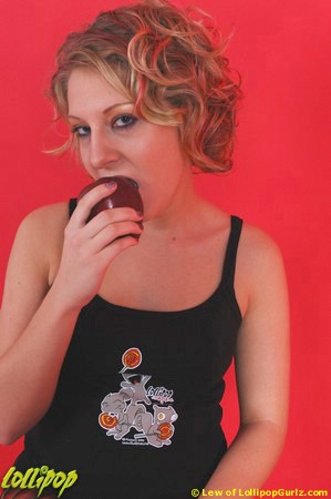 Natalie | An Apple For The Editor | Photos by Lew Vividere