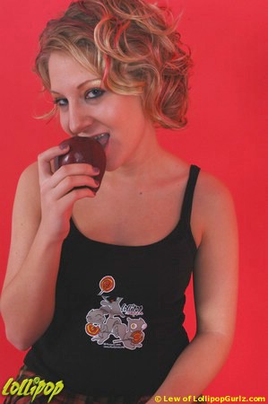 Natalie | An Apple For The Editor | Photos by Lew Vividere