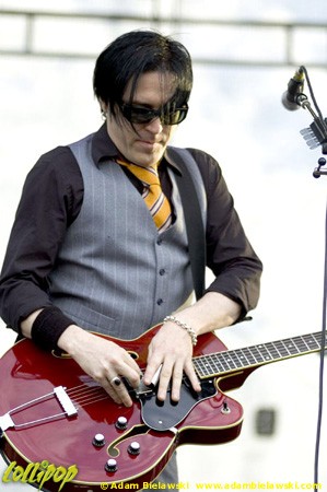 Queens of the Stone Age - Lollapalooza Chicago, IL August 2006 | Photos by Adam Bielawski