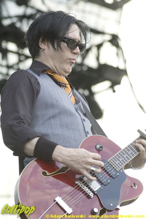 Queens of the Stone Age - Lollapalooza Chicago, IL August 2006 | Photos by Adam Bielawski