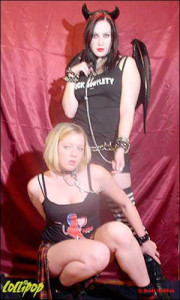 Scarlett | Scarlett & Jenny | Photos by Scott Hefflon